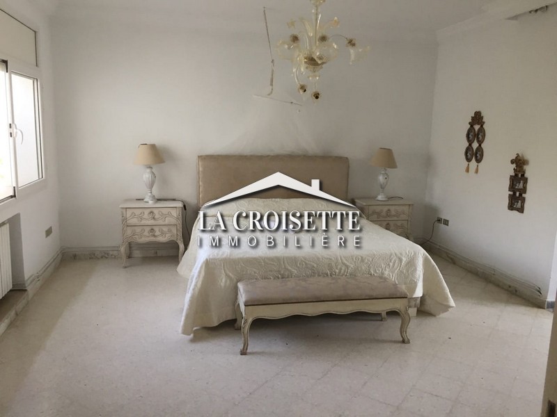 Villa S+3 avec piscine à La Marsa